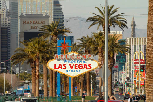 Welcome to Fabulous Las Vegas Sign to visit with toddlers