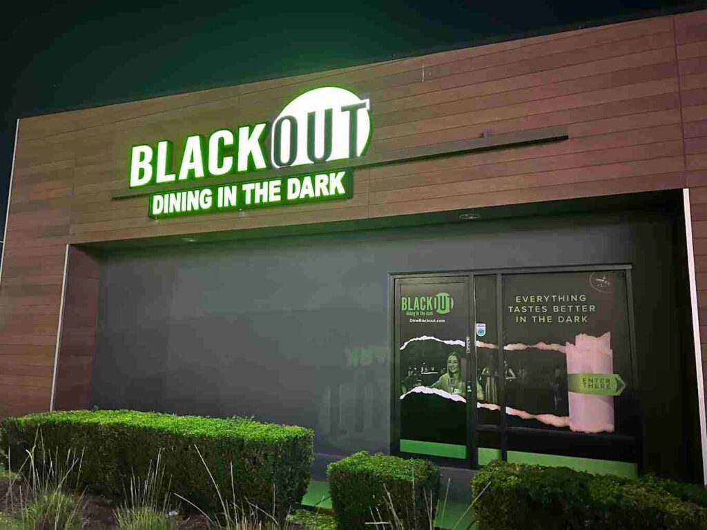 BLACKOUT Dining in the Dark