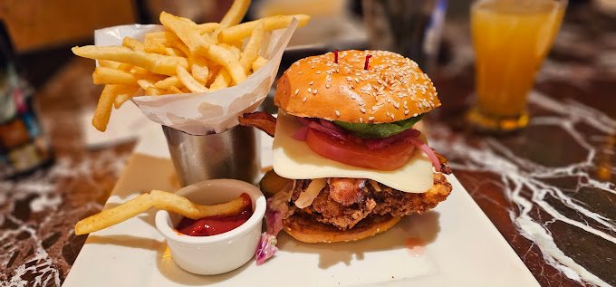 Burger of Grand Lux Cafe