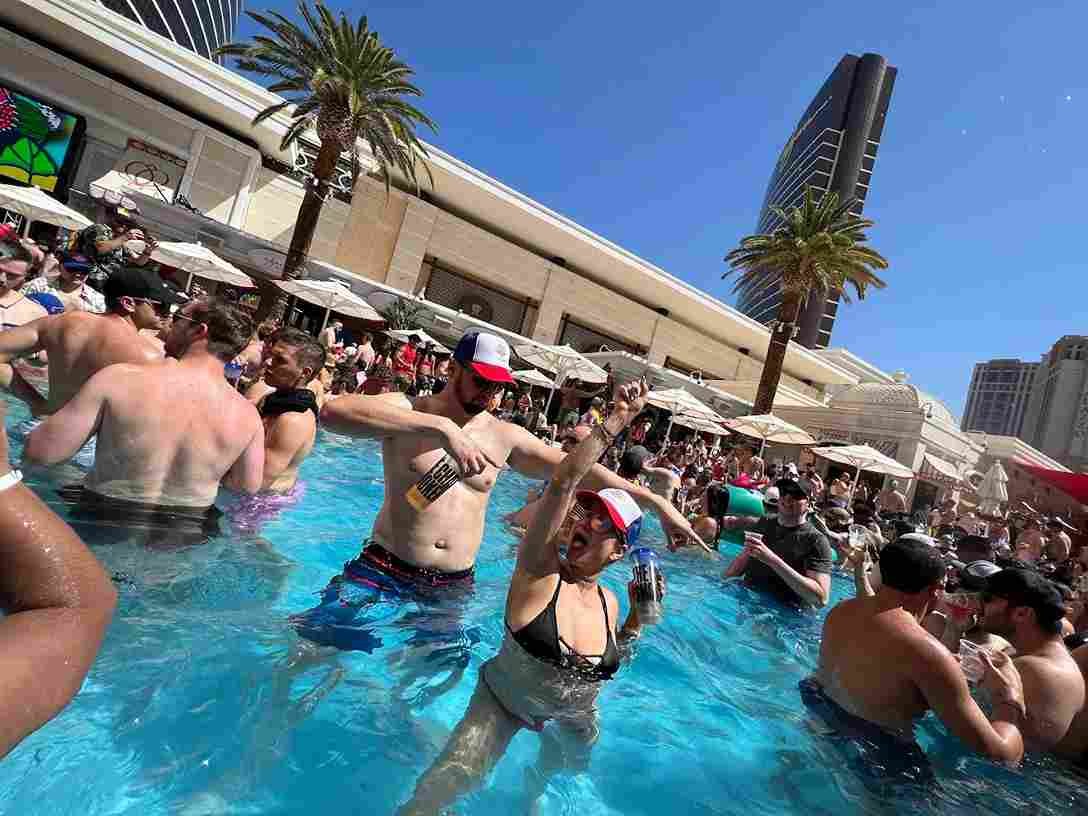11 Best Pool Parties In Las Vegas That Are Totally Worth the Hype