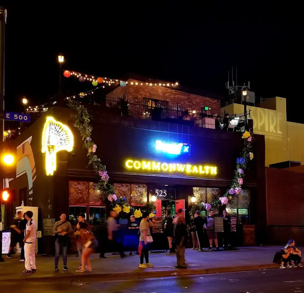 Commonwealth at Fremont Street
