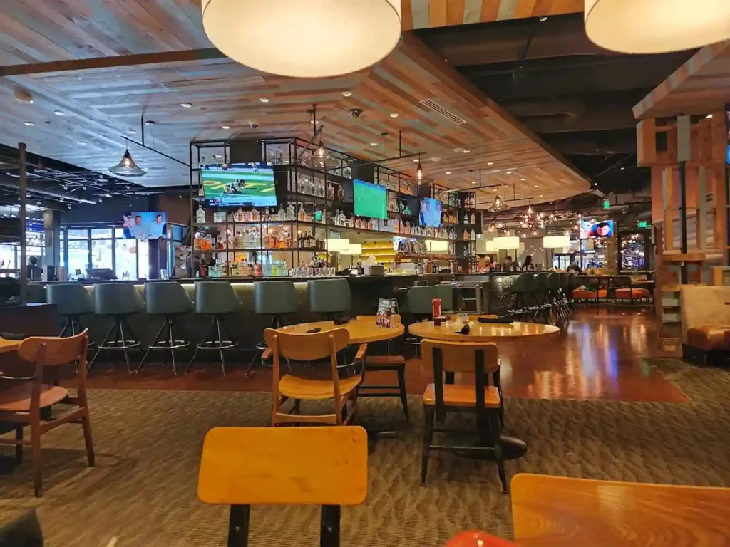 Tom’s Watch Bar at New York-New York Hotel