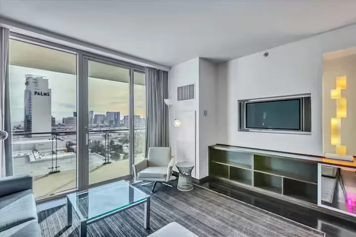 Palms Place Luxury Condo - Strip View Balcony