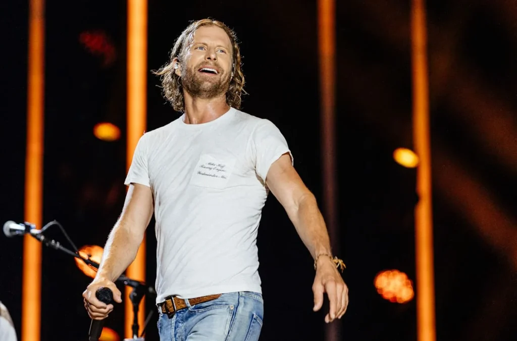 Dierks Bentley at concert